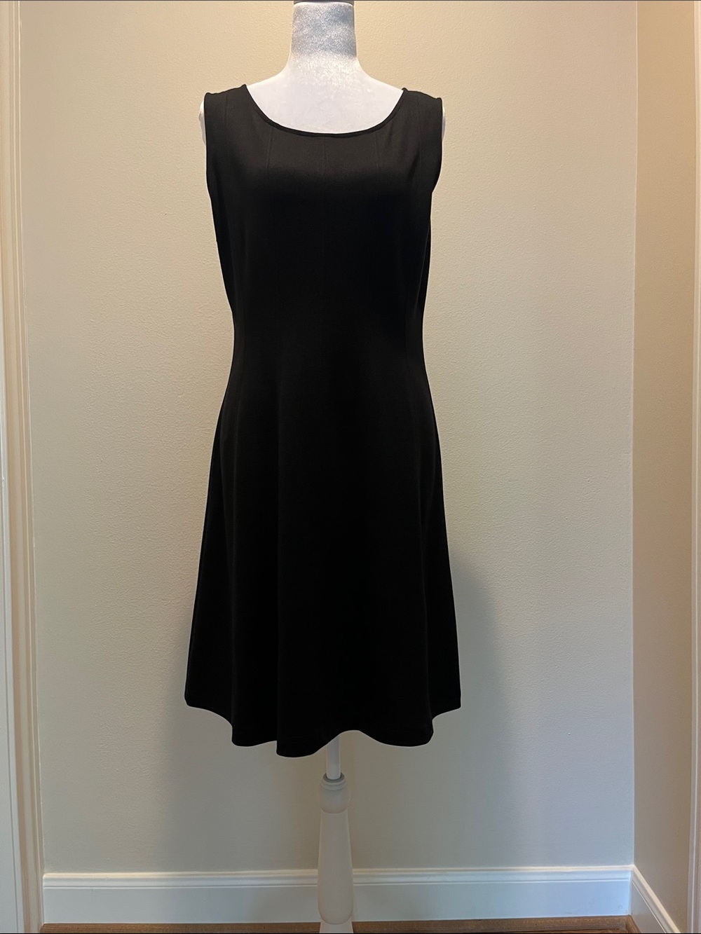 Sleeveless Black Midi Dress — Elegant Everyday Fit